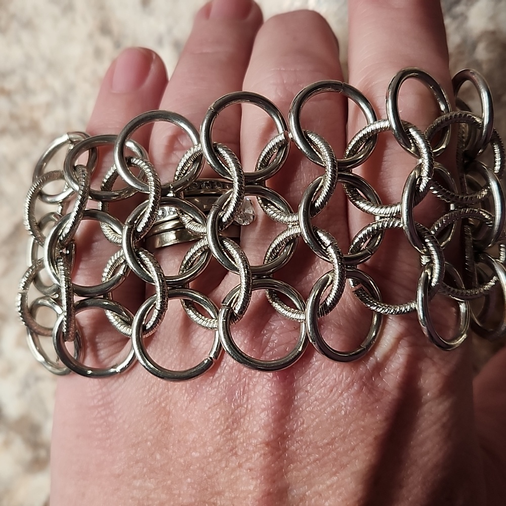 Beautiful Silver Tone Chain Link Braclet
